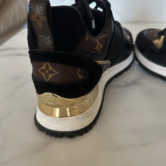 Louis Vuitton Sneakers - Picture 5 of 13